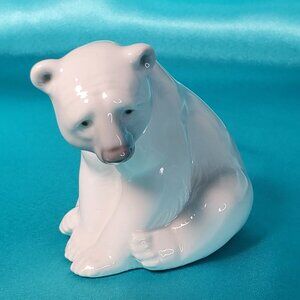 Lladro Small Sitting Polar Bear Figurine